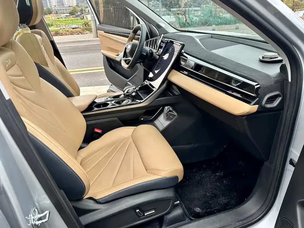 Geely Boyue L 2023 из CN, фото 4