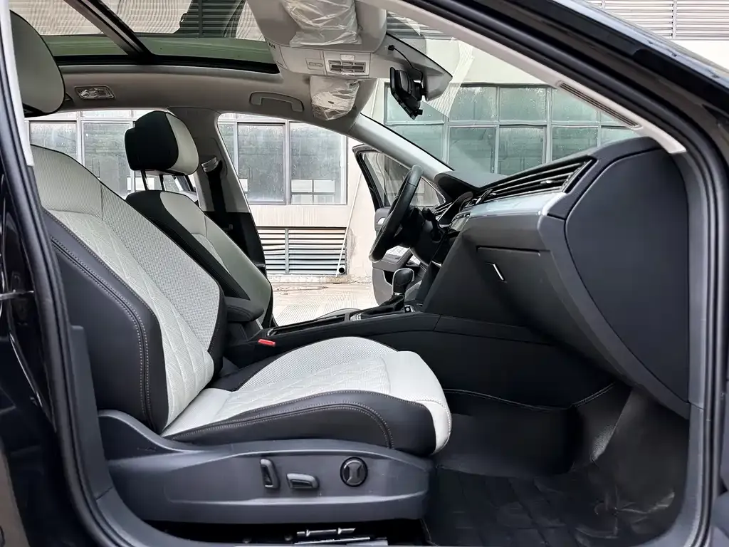 Volkswagen Magotan 2023 из CN, фото 2