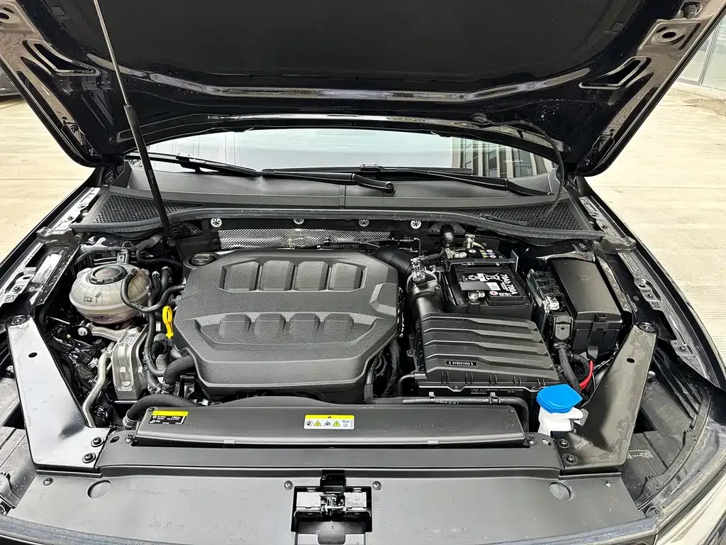 Volkswagen Magotan 2023 из CN, фото 4