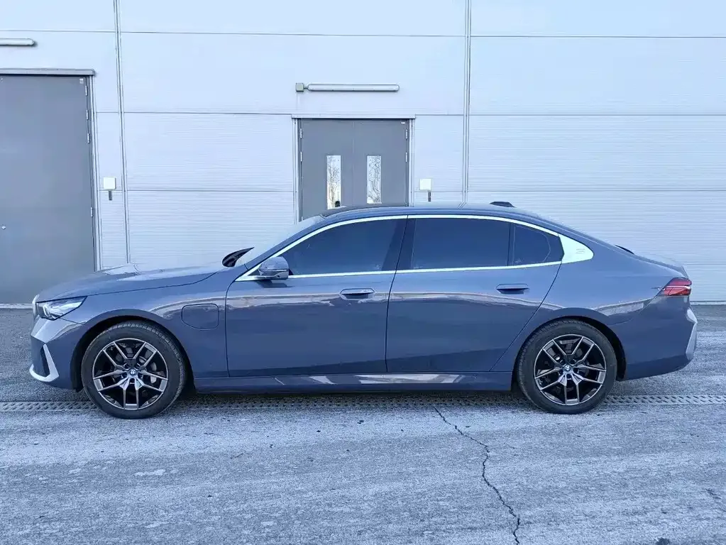 BMW i5 2025 из CN, фото 2