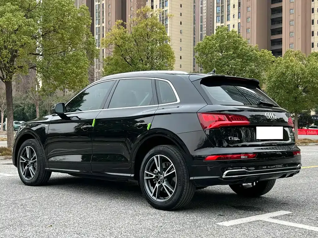 Audi Q5L — фото 5