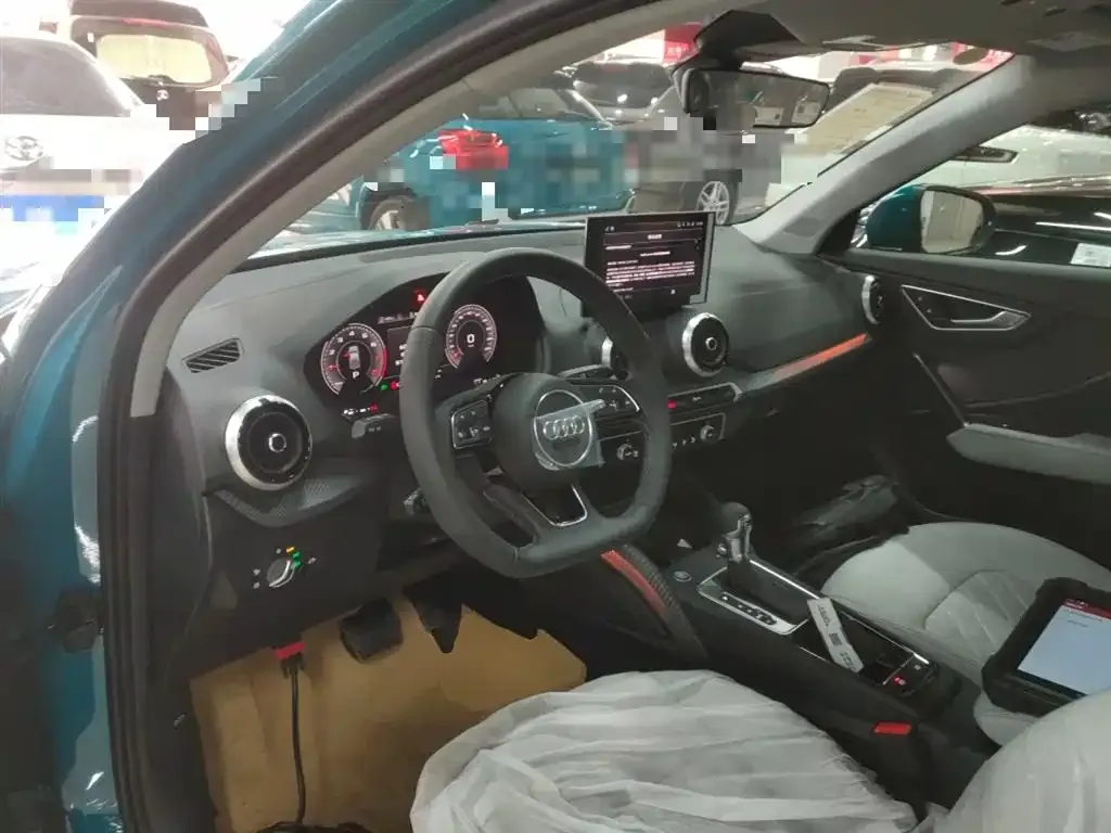 Audi Q2L 2025 из CN, фото 10