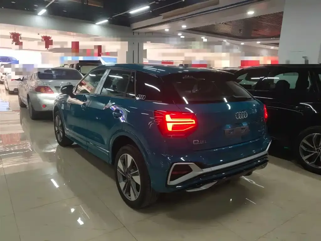 Audi Q2L 2025 из CN, фото 2