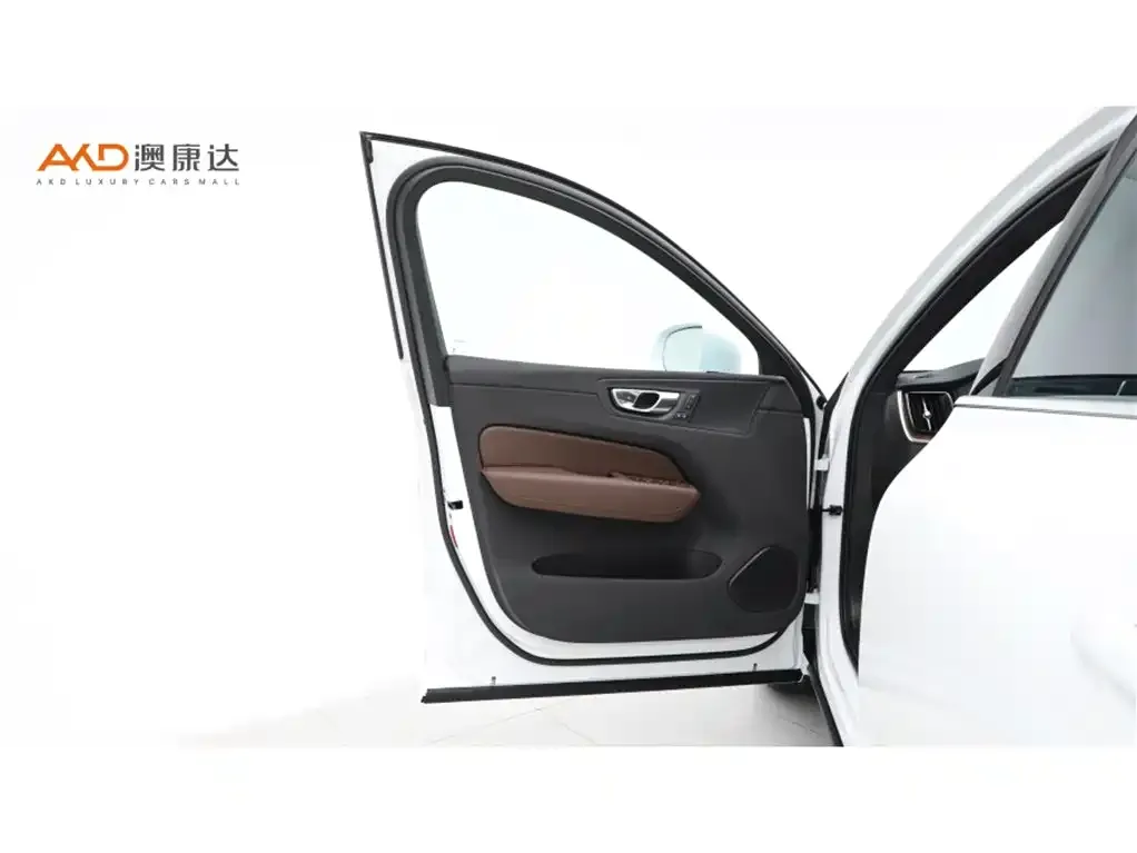 Volvo XC60 2024 из CN, фото 2