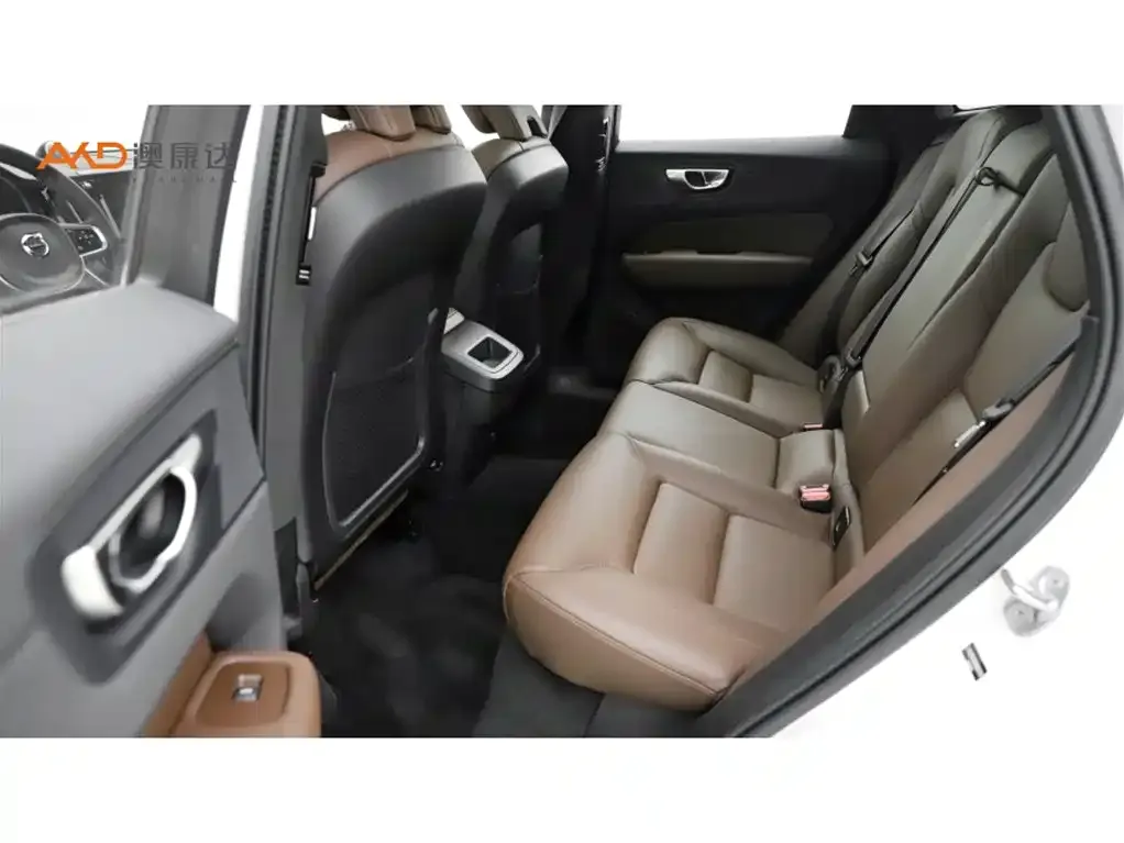 Volvo XC60 2024 из CN, фото 8