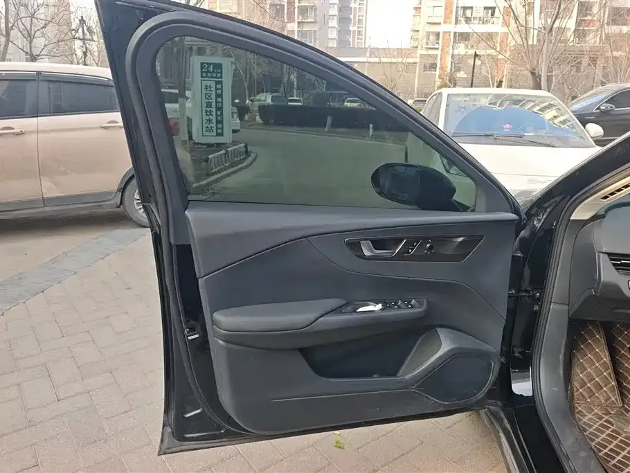 Hongqi E-QM5 2023 из CN, фото 9