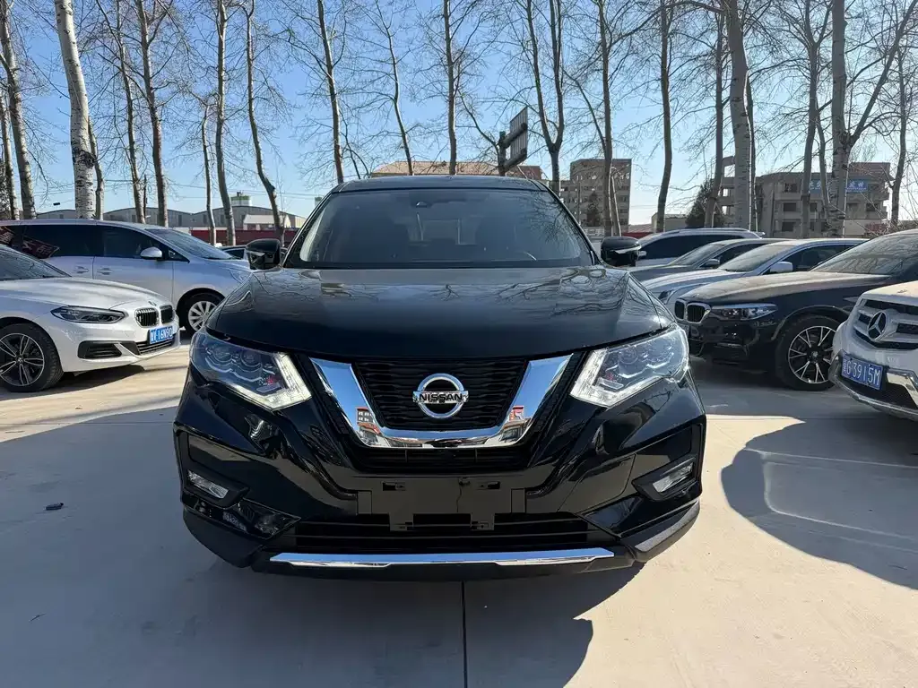 Nissan X-Trail — фото 1