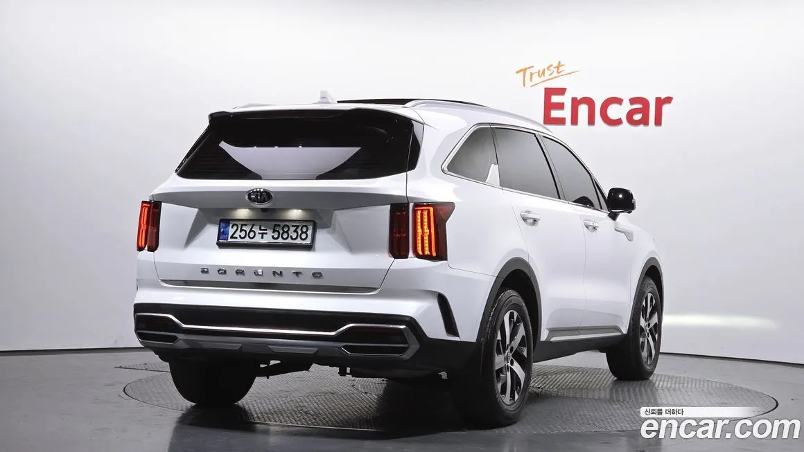 Kia Sorento — фото 7