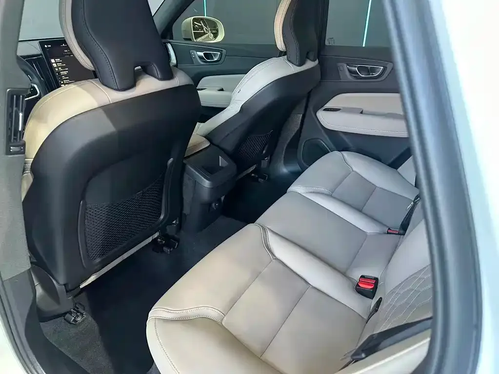 Volvo XC60 2025 из CN, фото 5