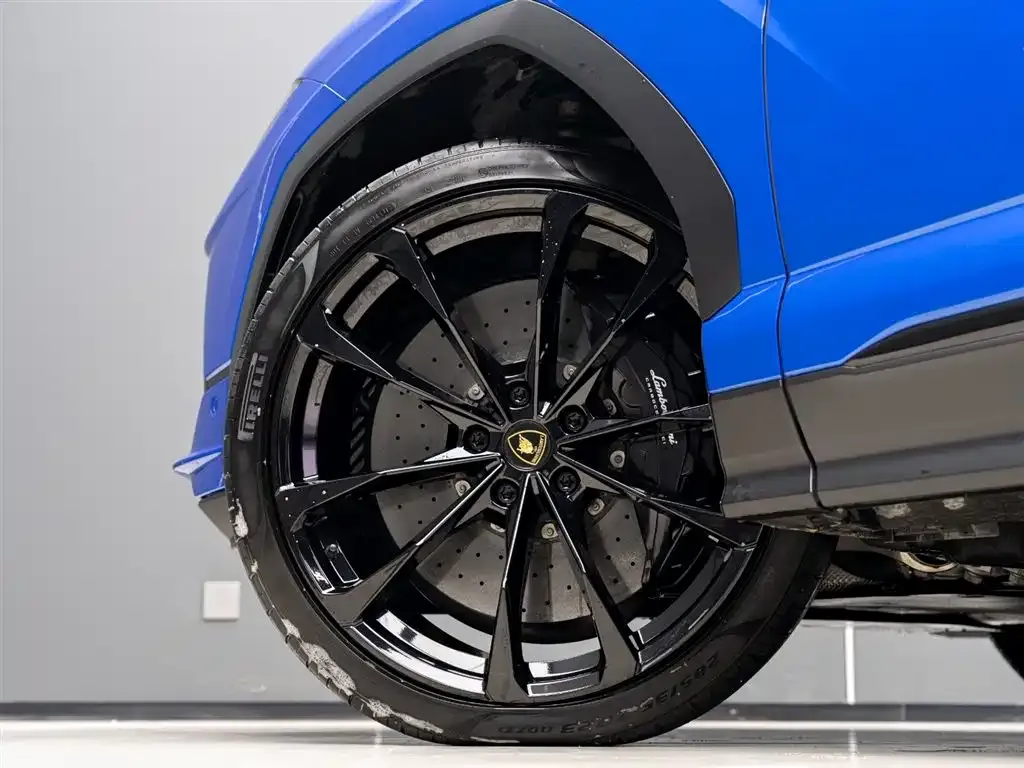 Lamborghini Urus — фото 10