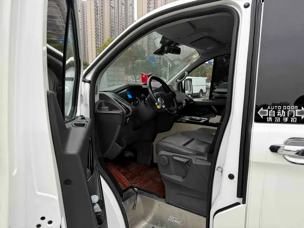 Ford Tourneo 2021 из CN, фото 2