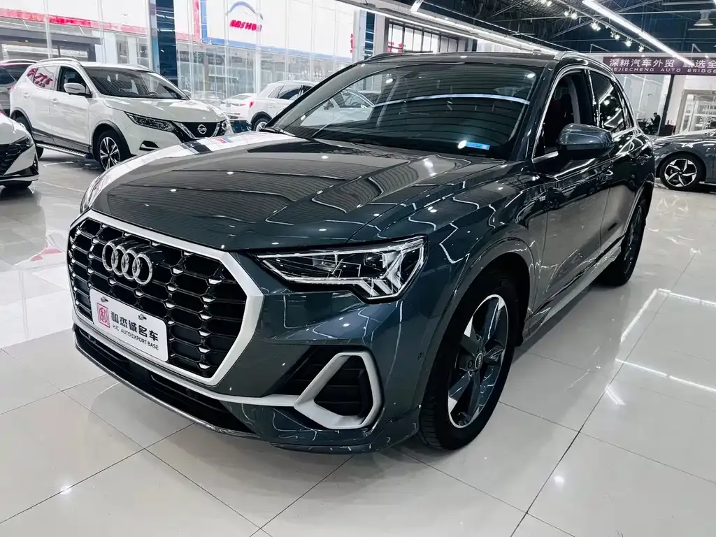 Audi Q3 — фото 1