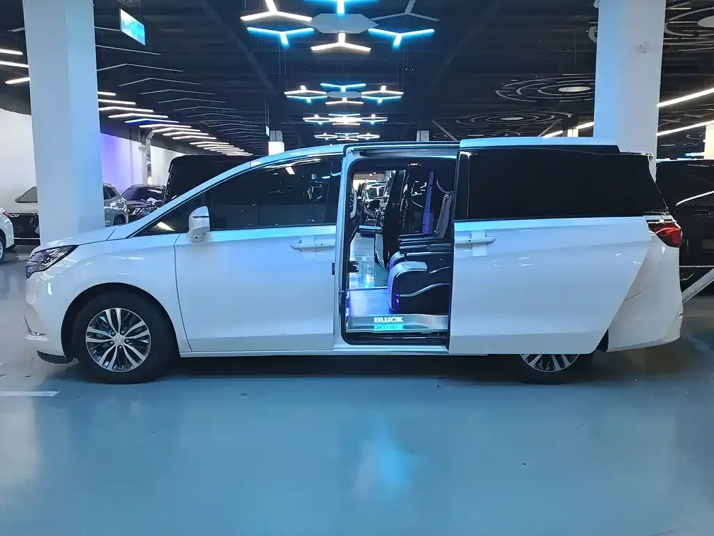Buick GL8 2021 из CN, фото 2