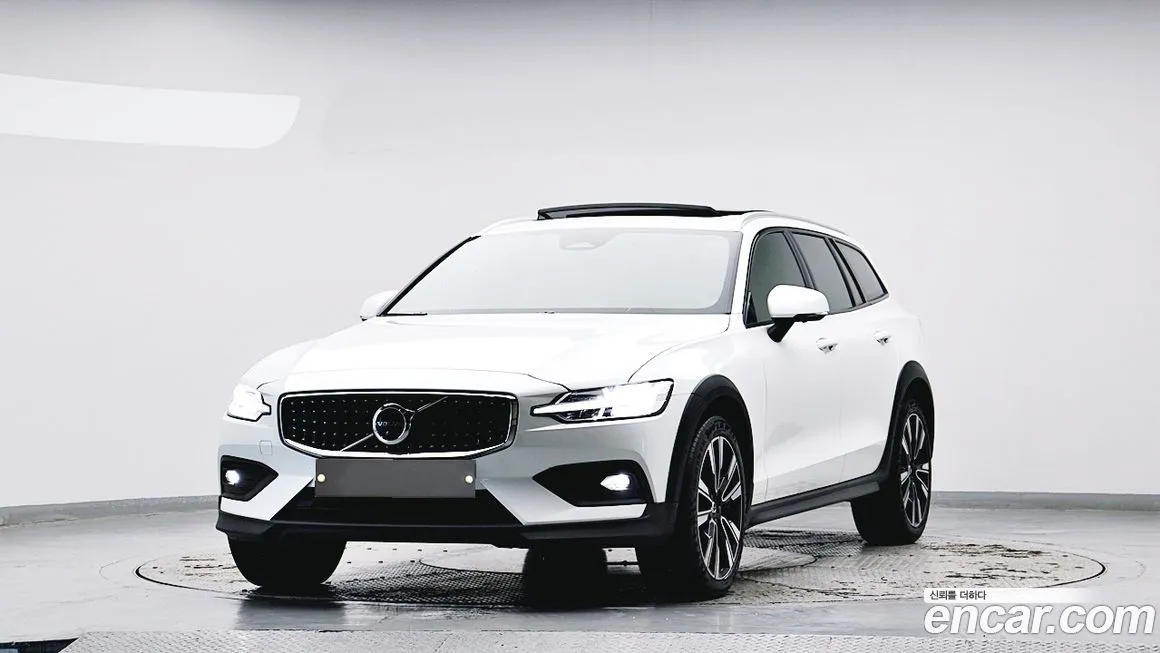 Volvo V60 2023 из KR, фото 1