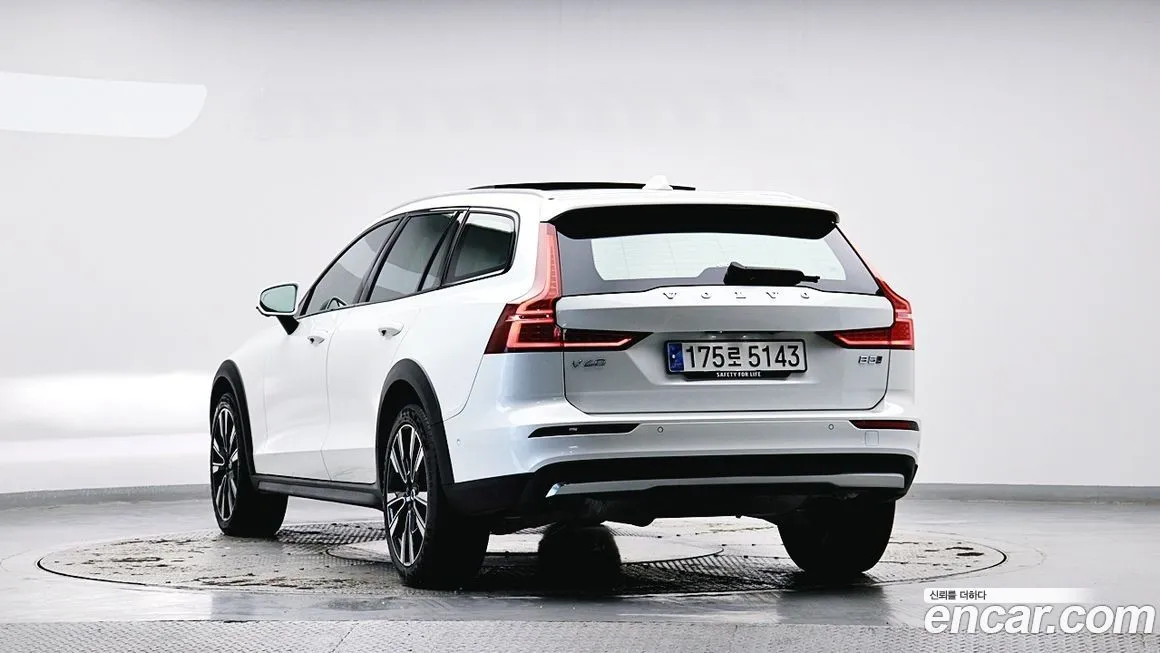 Volvo V60 2023 из KR, фото 3