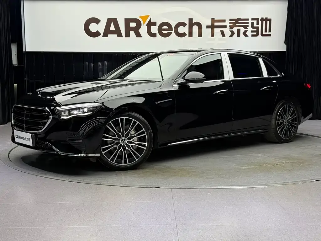 Mercedes-Benz E-Class — фото 1