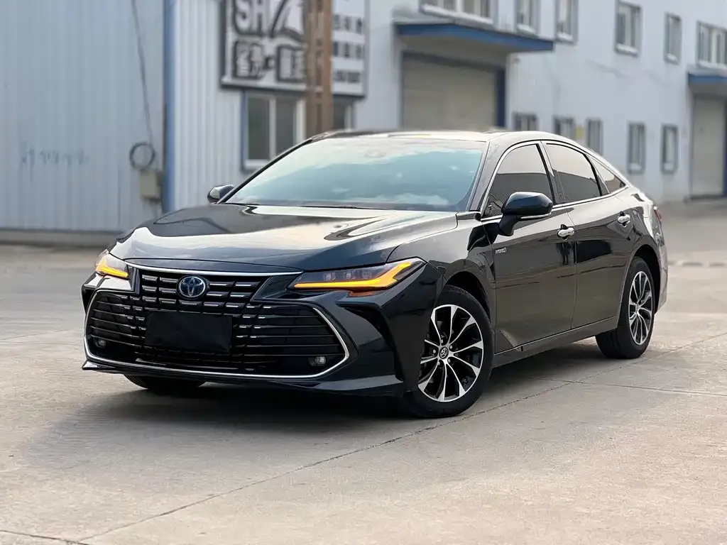 Toyota Avalon — фото 1