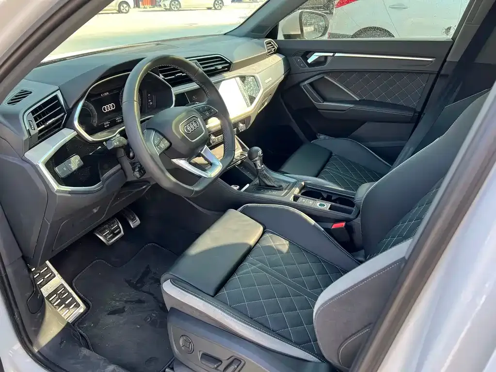 Audi Q3 2025 из CN, фото 2