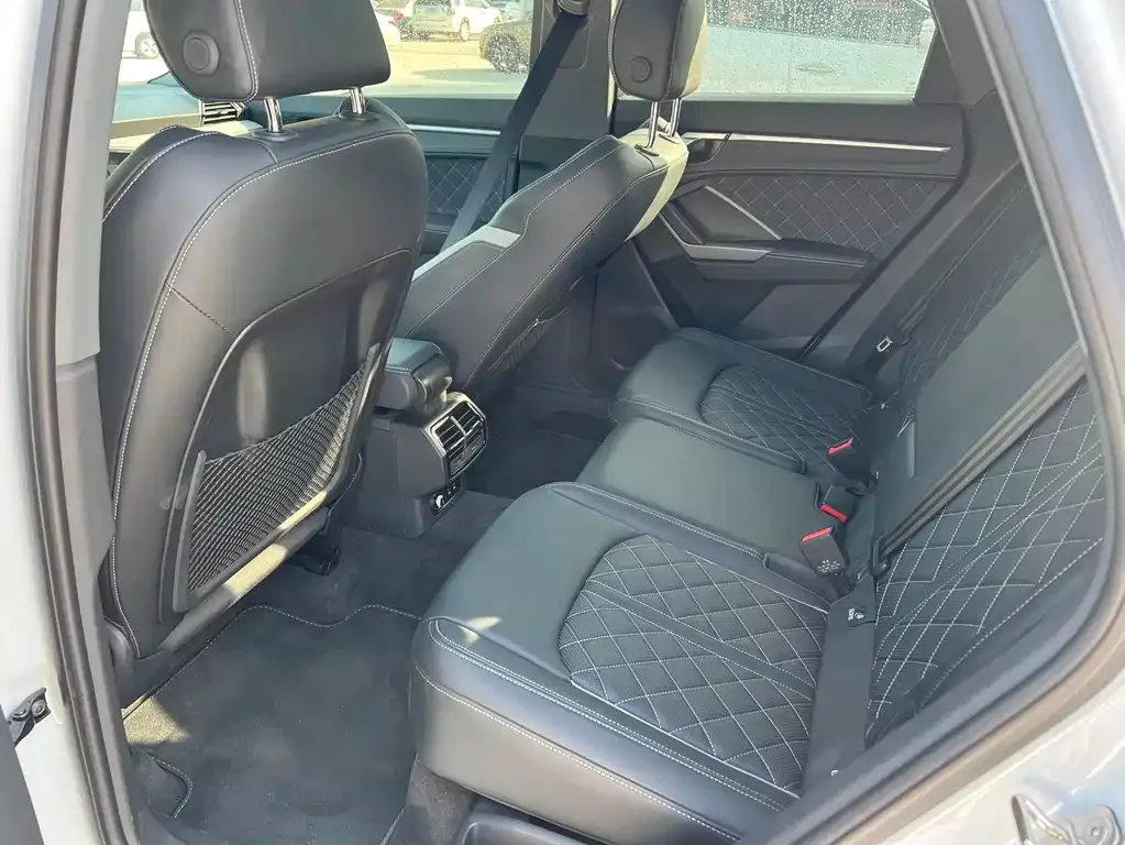 Audi Q3 2025 из CN, фото 5
