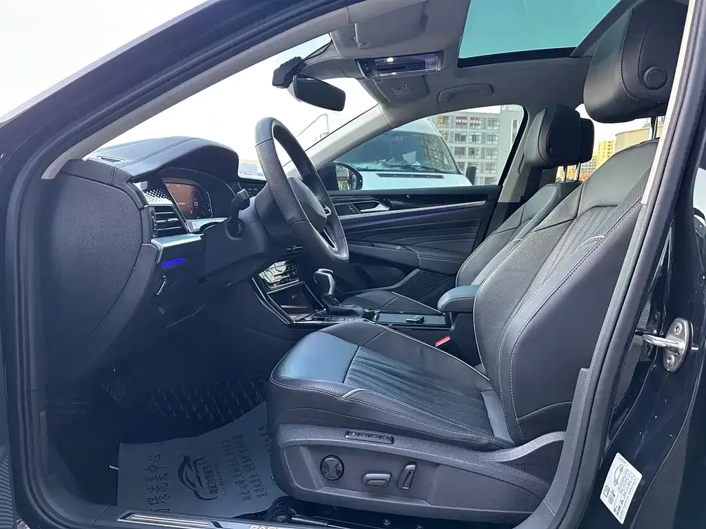 Volkswagen Passat 2023 из CN, фото 5