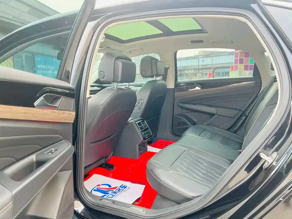 Volkswagen Passat 2021 из CN, фото 10