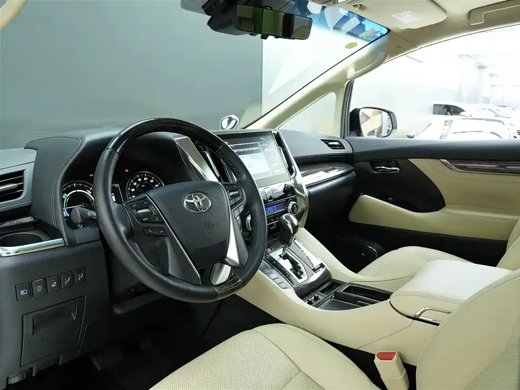 Toyota Vellfire — фото 6