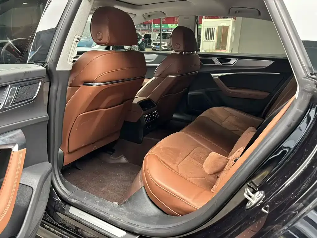 Audi A7L 2024 из CN, фото 5