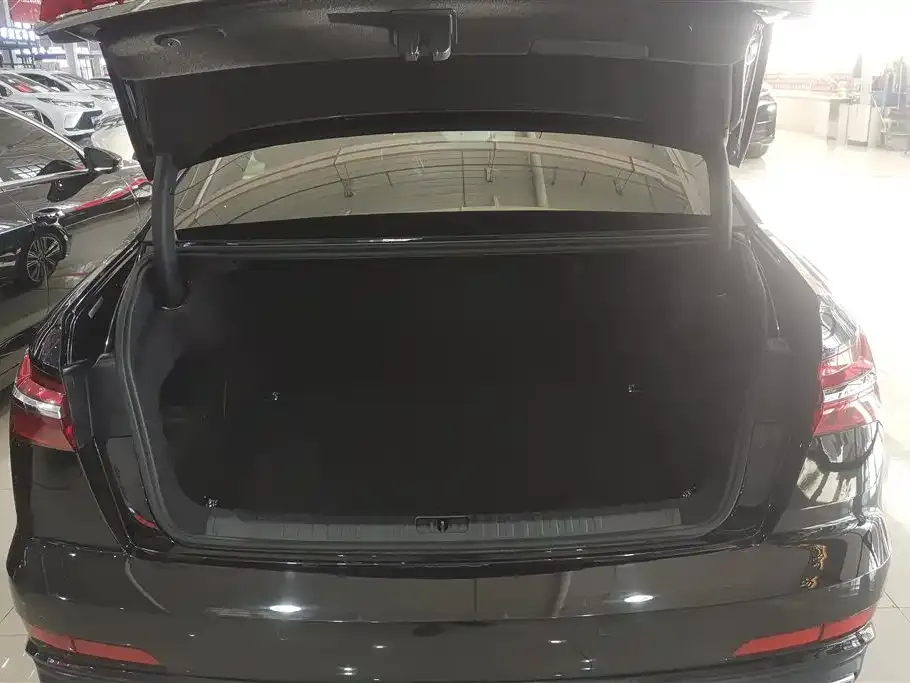 Audi A6L 2022 из CN, фото 2