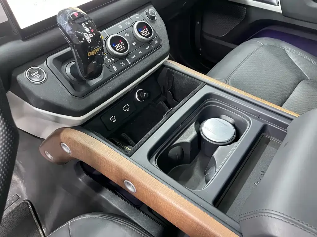 Land Rover Defender 2024 из CN, фото 9