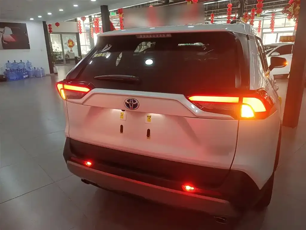 Toyota RAV4 2024 из CN, фото 2
