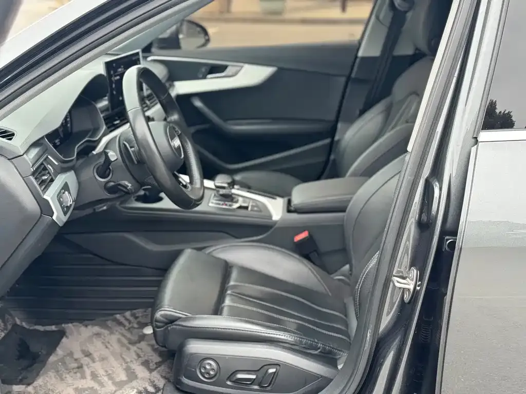 Audi A4L 2021 из CN, фото 2