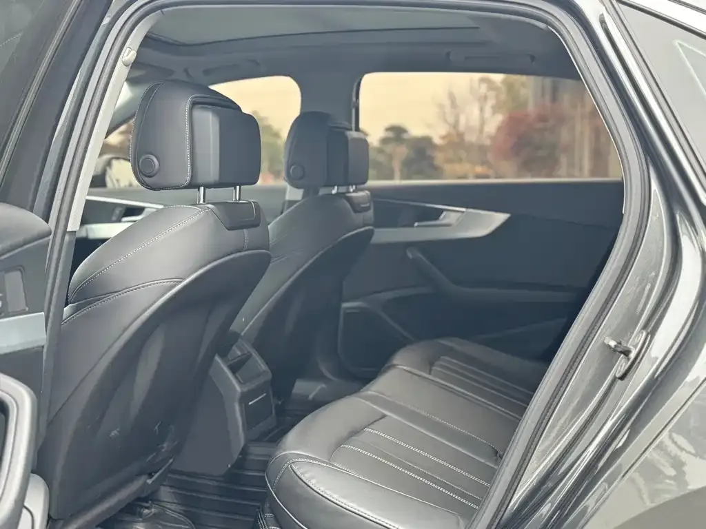 Audi A4L 2021 из CN, фото 5