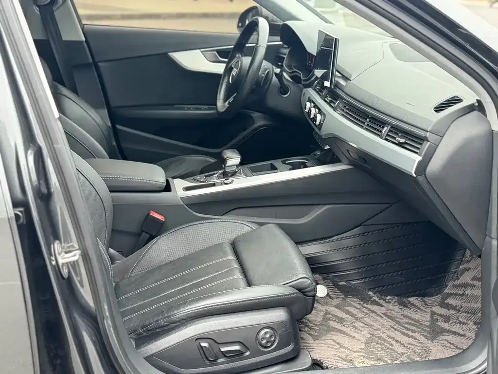 Audi A4L 2021 из CN, фото 8