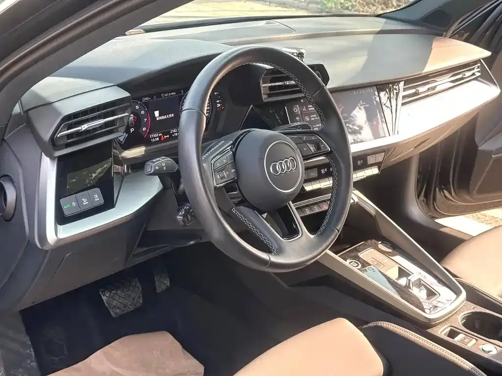 Audi A3 2023 из CN, фото 2