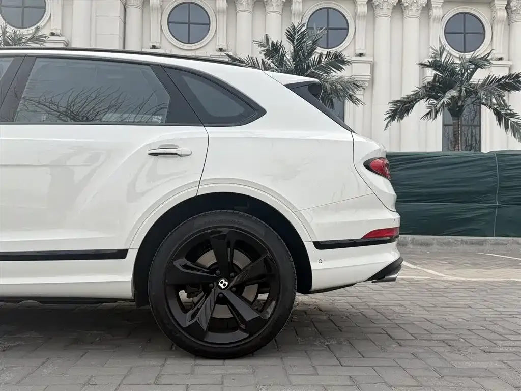 Bentley Bentayga 2022 из CN, фото 3