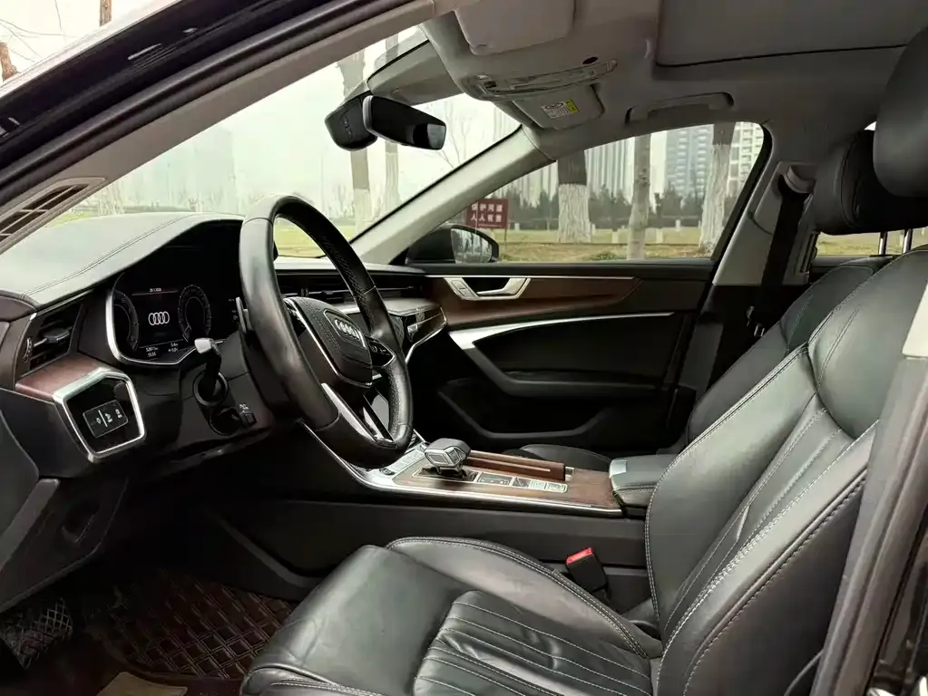 Audi A6L 2023 из CN, фото 2