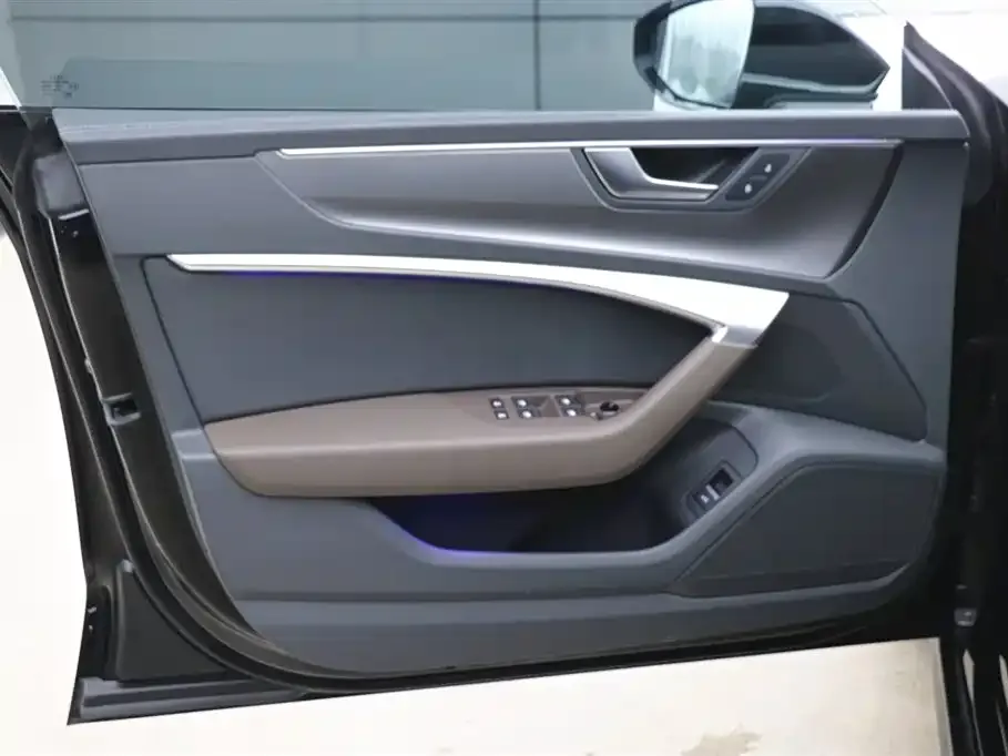 Audi A7L 2023 из CN, фото 6