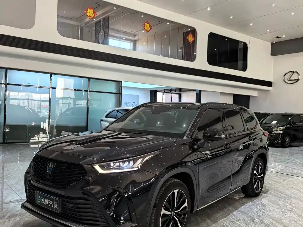 Toyota Crown Kluger 2023 из CN, фото 1