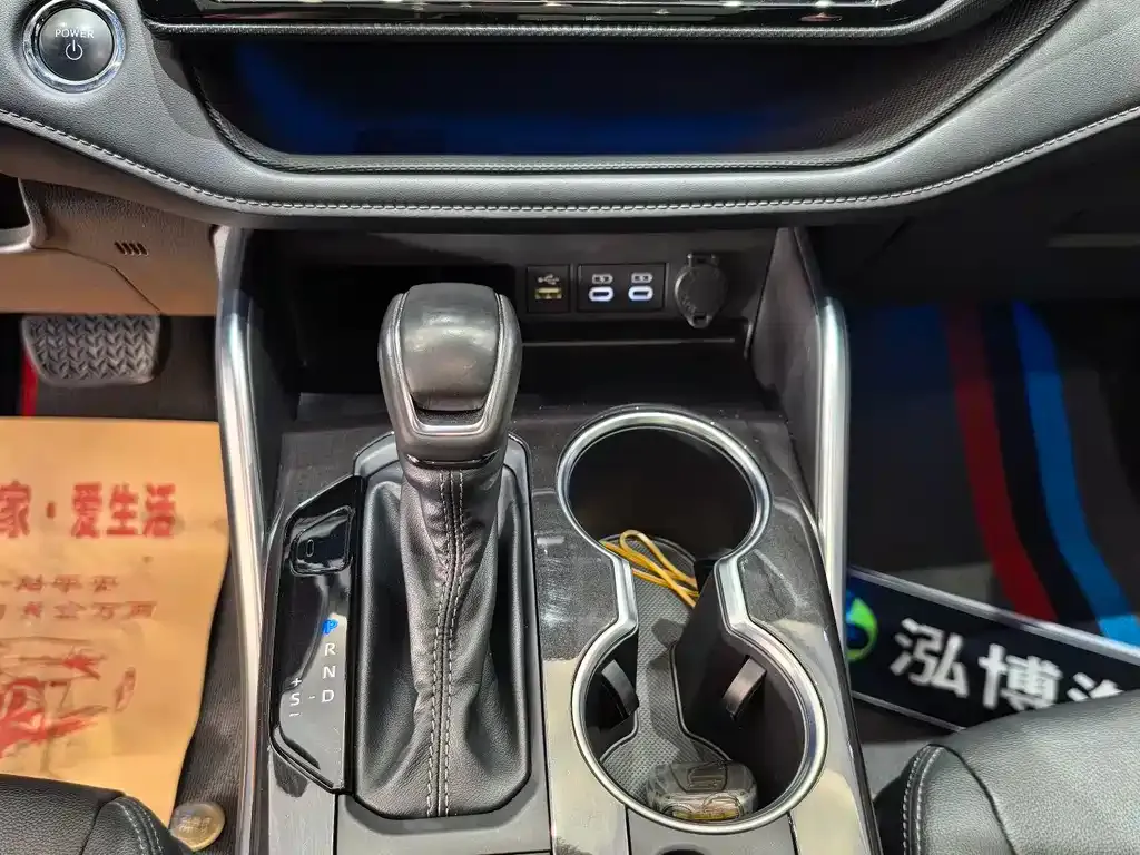 Toyota Crown Kluger 2023 из CN, фото 10
