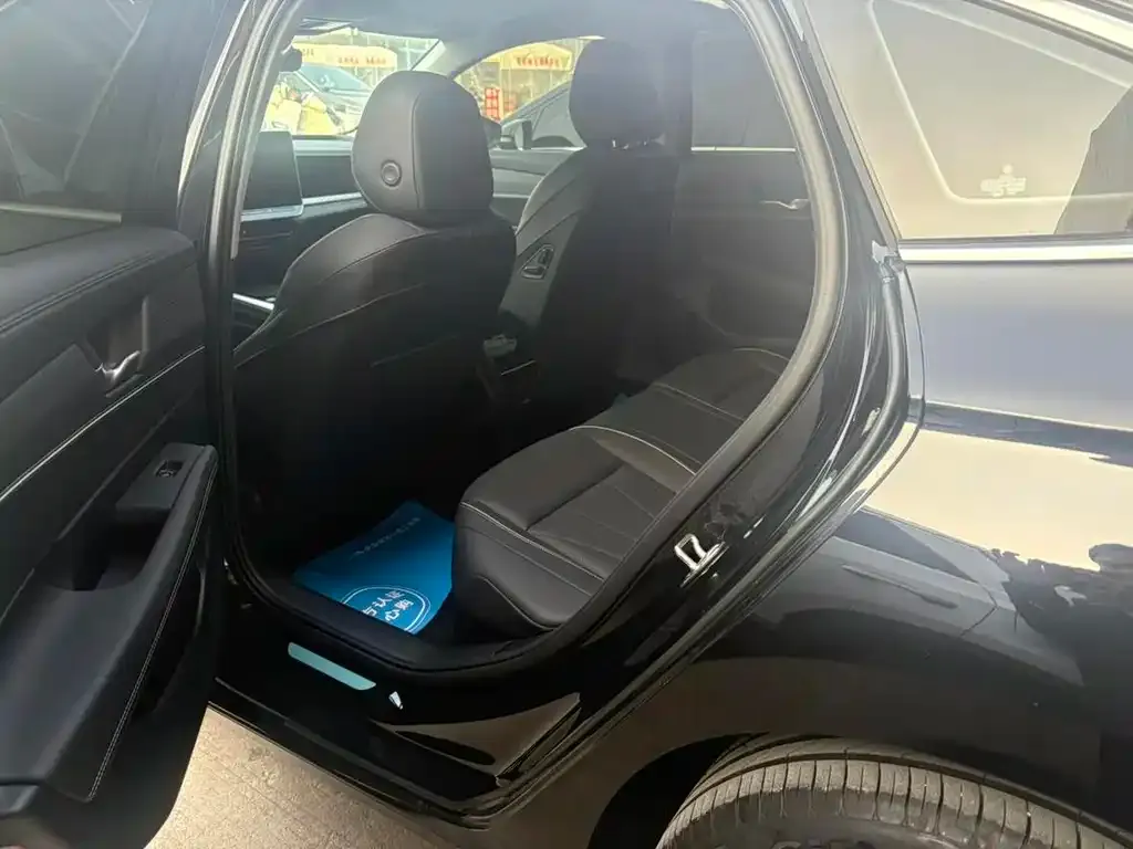 Volkswagen Passat 2025 из CN, фото 8