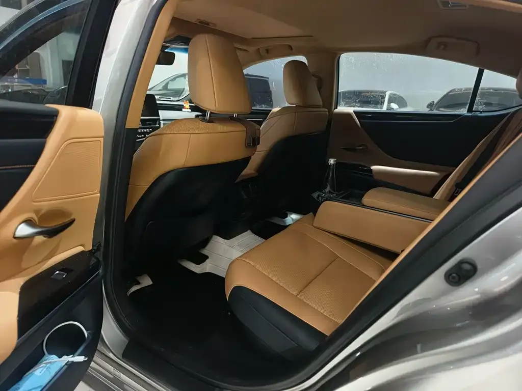 Lexus ES 2024 из CN, фото 3