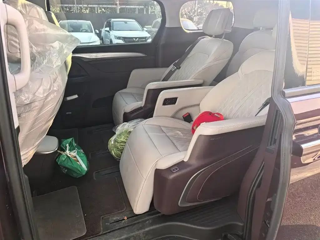 Buick GL8 2024 из CN, фото 3