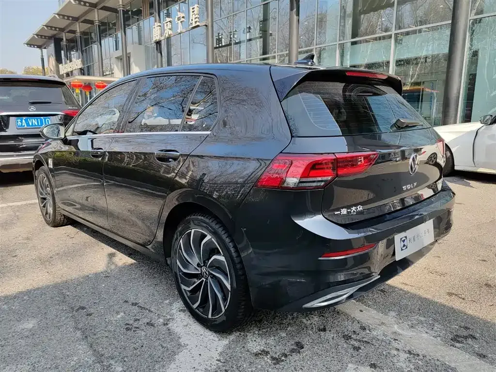 Volkswagen Golf 2024 из CN, фото 10