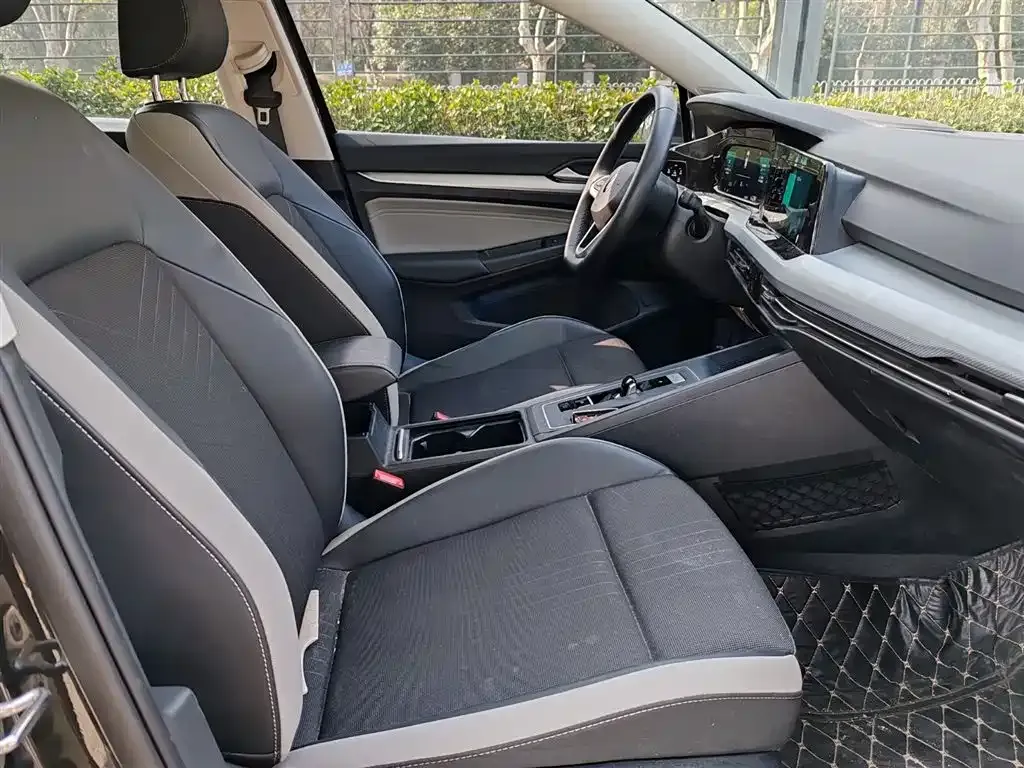 Volkswagen Golf 2024 из CN, фото 3