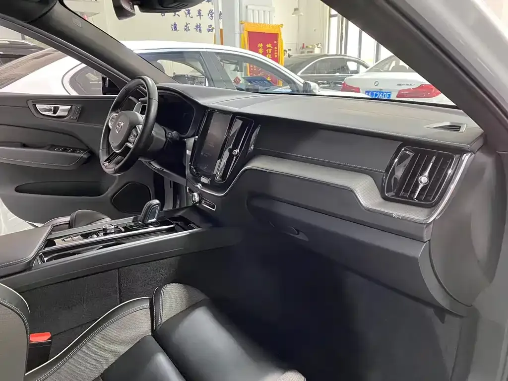Volvo XC60 PHEV 2021 из CN, фото 10