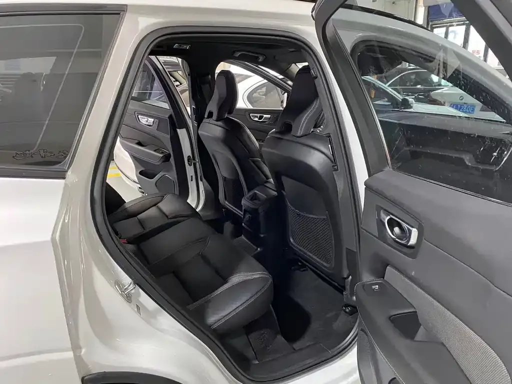 Volvo XC60 PHEV 2021 из CN, фото 5