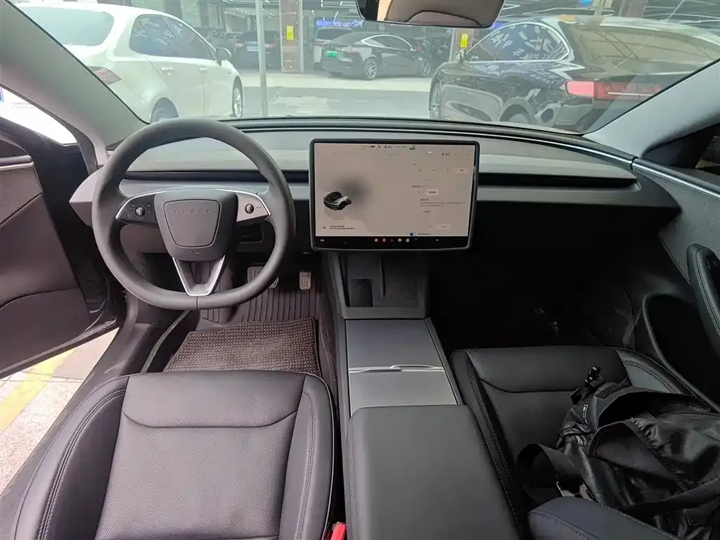 Tesla Model 3 — фото 5