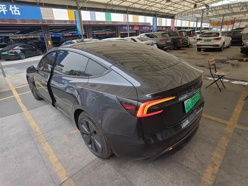 Tesla Model 3 — фото 10