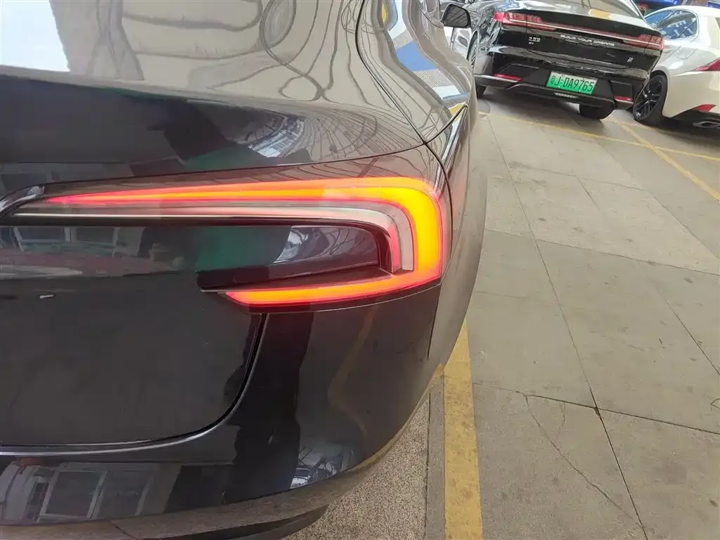 Tesla Model 3 — фото 2