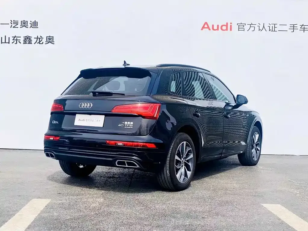Audi Q5L — фото 9